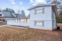 Spacious 5Br Retreat with Game Room Near Battery, Atlanta Braves, Smyrna Village - 4성급