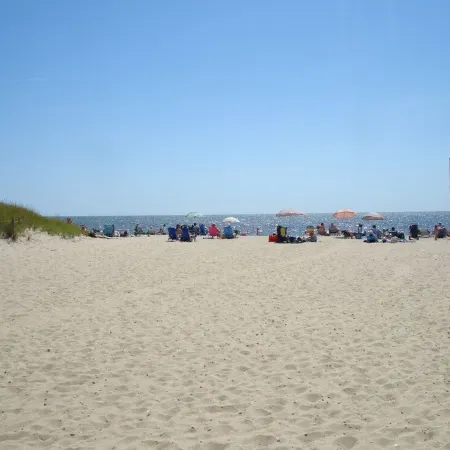 Walk to family friendly beach in West Dennis!