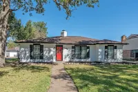 The Paris- Colorful 3BEDROOM 2BATH SFH w/Heated POOL Available