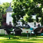 Quiet 2 bedroom 1 bath 3rd floor apartment close to everything