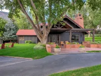 Historic Log Cabin- Downtown Basalt, Aspen Skiing Nearby, Gold Medal Fishing Hotels in Basalt