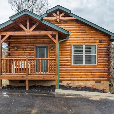 Blue Bird Cottage Pigeon Forge / 10 mins to Gatlinburg