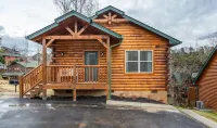 Blue Bird Cottage Pigeon Forge / 10 mins to Gatlinburg