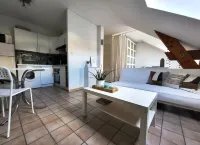 A welcoming studio in a quiet town center location