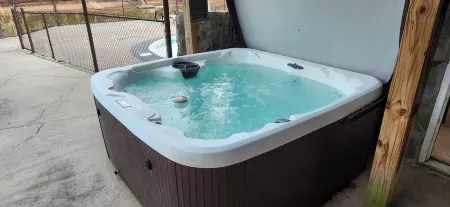 Lakefront Home with Saltwater Pool, Hot Tub, Firepit, Kayaks.  Pet Friendly