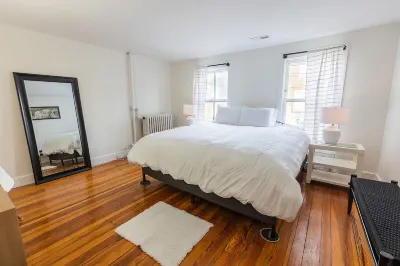 Renovated Row Home in the heart of Downtown Annapolis.Two blocks to everything Hotels near St. Mary's Parish