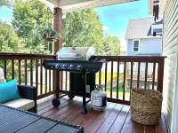 Walk to Wesleyan & Dwtn - New Hot Tub with Outdoor TV