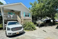 Sandy Feet Retreat-1/2 Block to Beach, Pet Friendly, Wi-Fi & Optional GC Rental - 2 stjerner