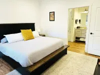 One block to Moab shops and restaurants closest condos to downtown