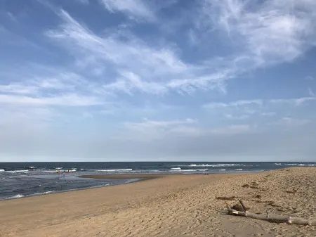 Private setting near bay & ocean beaches-completely updated, game room, fire pit Отели в г. Истам