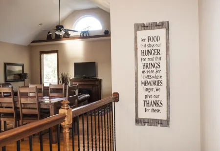 Luxury 5BR Escape-Private HotTub,  Pool&Splash Pad&Play Ground