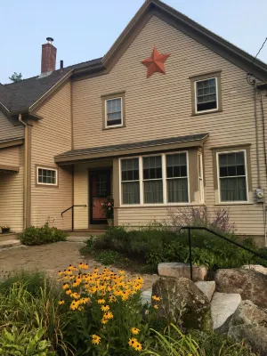 Spacious fully furnished 1-bedroom apartment with WiFi in rural Maine village