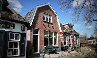 Apartment in Giethoorn with Parking
