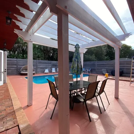 Walk to Beach/Village, Heated Saltwater Pool, Strong WiFi