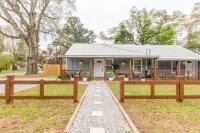Cozy Duplex Retreat - Beaches, Hospital, Dining
