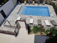 Hotel les Amandiers - ที่มีสระว่ายน้ำ