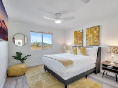 green door · Lux Resort Gem ~ Backyard Pool/Spa ~ Near Festival コーチェラのホテル