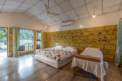 Gir County Home Stay Hotels near Naliyamandavi