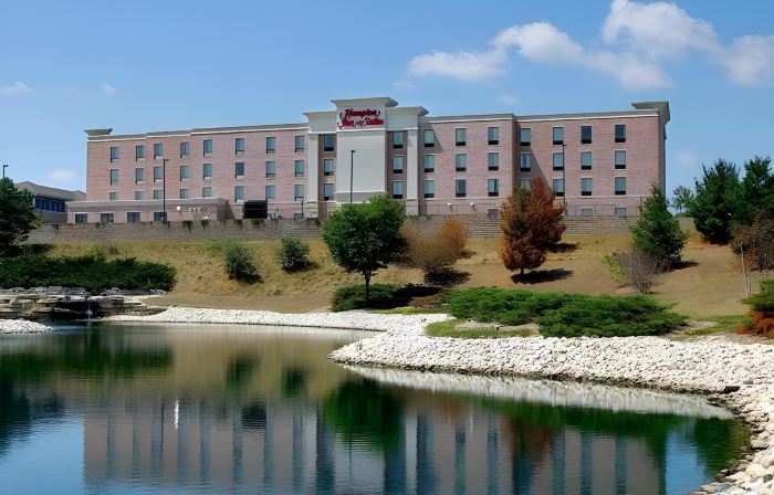 Hampton Inn & Suites West Bend