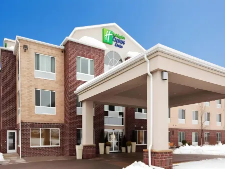 Holiday Inn Express & Suites Chanhassen Отели в г. Вакония