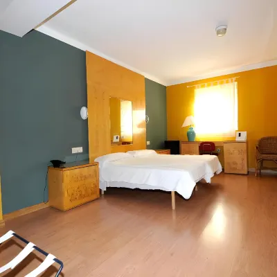 Ahc Hoteles Hotels near Caceres