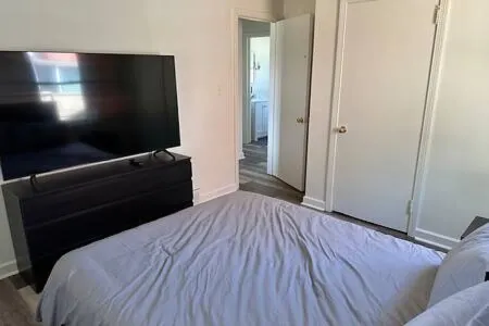 Sleeps 8, YSU, Fairgrounds, Wi-Fi, EV1, Remote