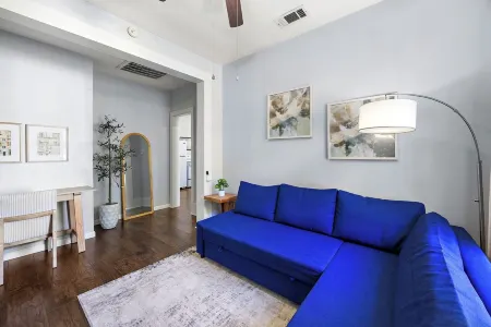 Charming Cottage in historic Nacogdoches. Steps away from the brick streets!