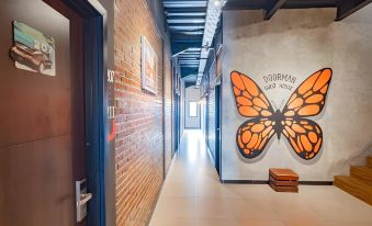 RedDoorz Plus @ Doorman Guest House