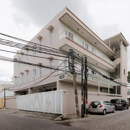 RedDoorz Near Taman Palem Отели рядом с достопримечательностью «Мол Таман Палем»