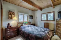Cliffside Cabin Amongst Trees, Serene w/ Views.