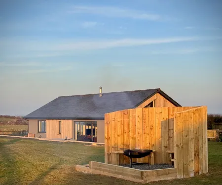 Stunning luxury cliff top retreat - direct access to the South West Coast Path.