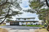 3-Acre Oceanfront Home Game Room and Fire Pit!