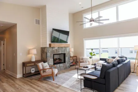 New 4-bedroom house in Buena Vista with WiFi and AC near SVU