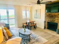 Riley's Retreat - Resort Pool/HotTub/Ski/Sled/Tube