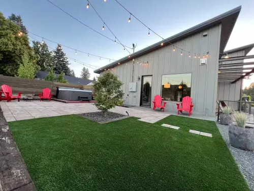 The Shop on Cherry--Private Hot Tub! 8 Minutes to Downtown in Semi-Rural Area