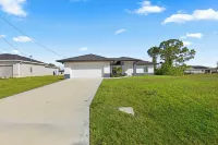Modern Newly Built Cape Coral Vacation Rental Hotels near Seahawk Park