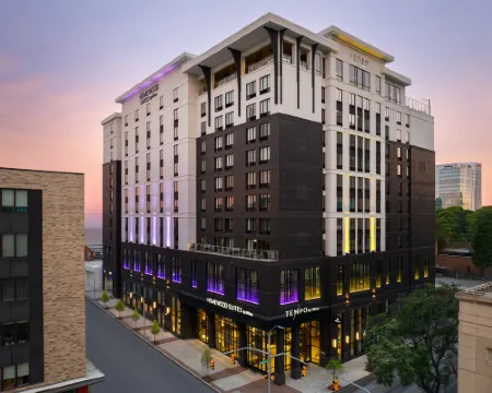 テンポ バイ ヒルトン レイリー ダウンタウン ローリーのホテル