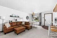 Sleeps12 - Dog-Friendly SidexSide Duplex - Large Yard/Hammocks/Firepits/Grills