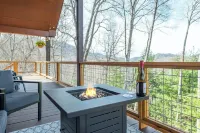 Deer Haven Cabin, Stunning Mtn Views, Hot Tub+Fire Table+Grill, Game Room, WiFi! - Chalets