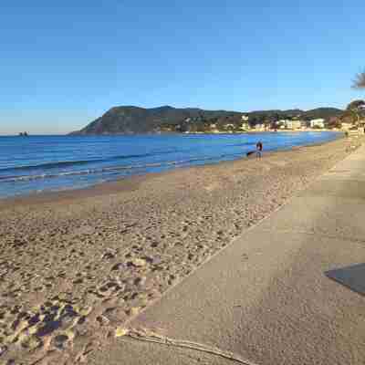 "l'hippocampe", climatisé, 60 m2 , 2 chambres, très calme, plage des sablettes et commerces à 3 minutes à pied, wifi, parking gratuit, lit king size Fitness & Recreational Facilities