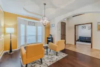 Entire home in Grand Prairie, Texas, United States with EV Charger - level 2