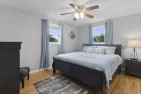 Sunrise@Sunset- 4BR/2BA home, with gameroom, large backyard & covered back porch