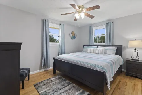 Sunrise@Sunset- 4BR/2BA home, with gameroom, large backyard & covered back porch Hoteles en Jacksonville