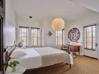 ALEO Hotels in Grosse Pointe Park