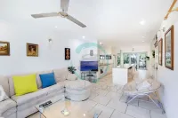 Zen Treetops Private Pool Outdoor Dining Hotels in Larrakeyah