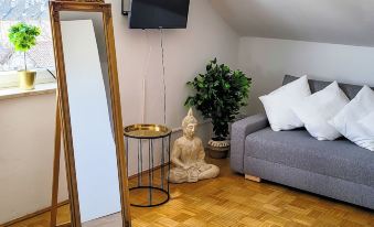 DG Rechts 40m 2-Zimmer Wohnung