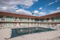 Motel 6 Green River, UT - Pool