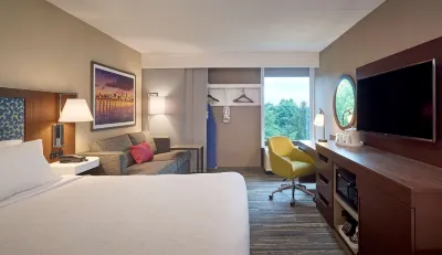 Hampton Inn Harrisburg-West Hotel dekat Messiah College