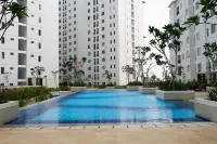 Comfort and Strategic 2Br at Bassura City Apartment - Kitchenette