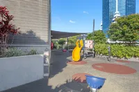 Holiday Holiday Circle on Cavill Apartments